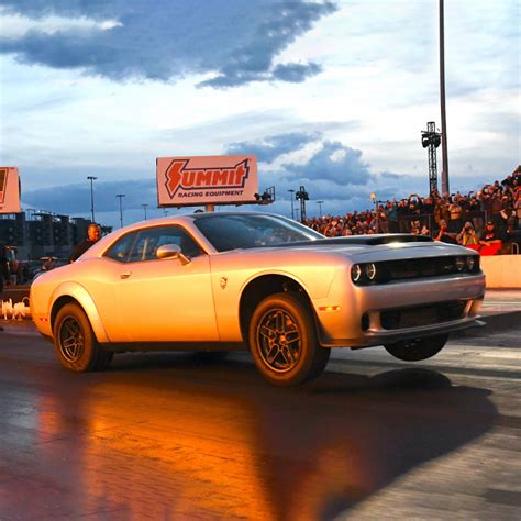 Dodge Celebrates HEMI® Day, Gives Fans an Exclusive Behind。